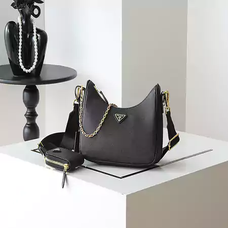 プラダ 財布