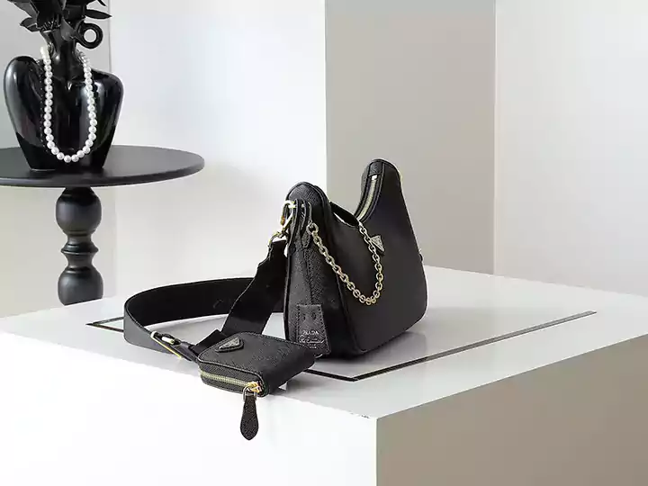 プラダバッグ