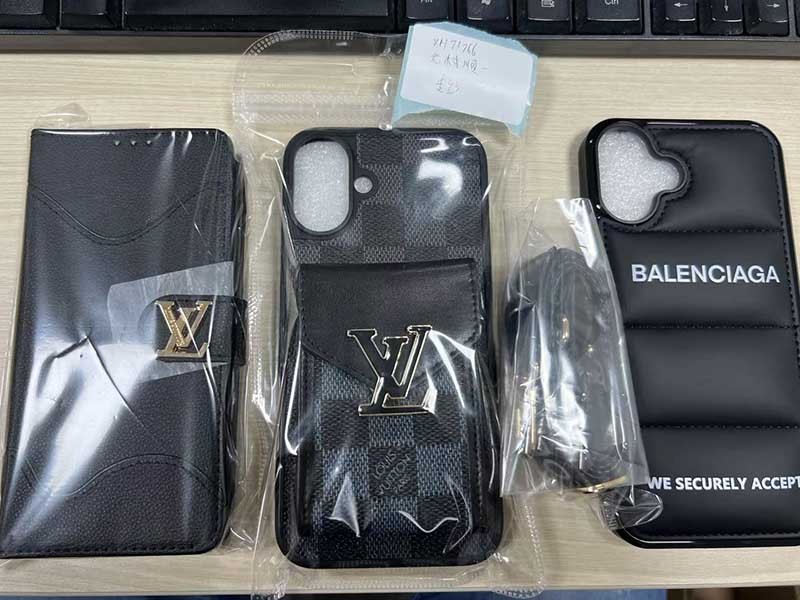 iPhone16Plus 携帯 ケース バレンシアガ ブランド おしゃれ 芸能人