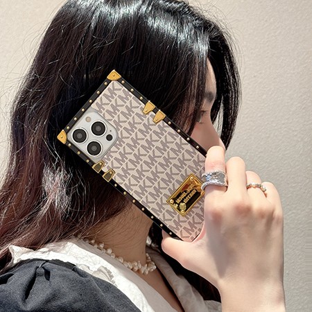 マイケルコースiPhone16proケース