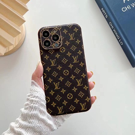 マルチブランド（ルイ・ヴィトン、グッチ、バーバリー）のロゴ入りiPhoneケースを海外で販売