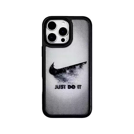 ブランドロゴが入ったスタイリッシュなiPhoneケース