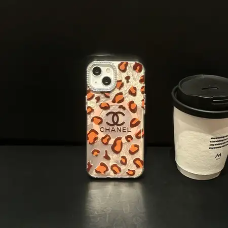 レオパード柄のシャネル iPhone 17/16 Pro Max ケース