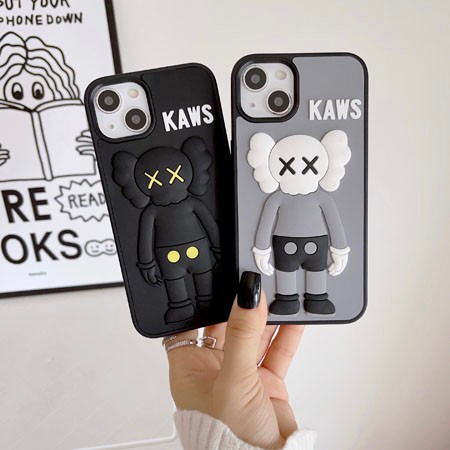 おしゃれカウズ風 iphone17 ケース ブランドKAWS スマホケース 芸能人耐衝撃