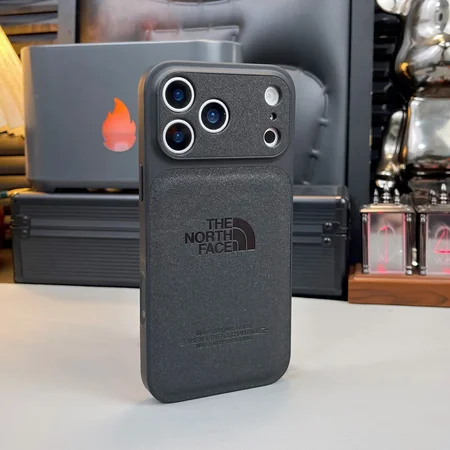 ノースフェイス iPhone17/17ProMax エンボスレザー指紋防止キラキラケース。The North Face iPhone16/16pro カメラ保護ユニセックス。iPhone15/14 pro ブランドおしゃれケース。流行り・耐衝撃・防水。かわいい・格安。おすすめiPhone17ケース / 17プロプラスケース。