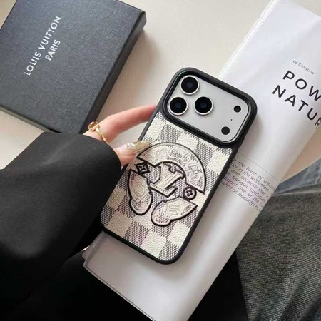 ルイヴィトン×クロームハーツ 限定コラボ iPhone17pro/17ProMax ダミエレザー刺繍ロゴケース。LV iPhone16/16pro 男女兼用可愛い携帯ケース。ブランドパロディ iPhone15/14pro 送料無料ケース。流行り・耐衝撃・防水。かわいい・格安。おすすめiPhone17ケース / 17プロプラスケース。