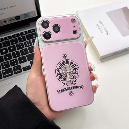 クロームハーツ iPhone17/17pro 光沢感アクリル指紋防止スリムケース。chrome hearts iPhone16/16ProMax 背面凉感 黒/ピンク 男女ペア。iPhone15/14 ハイブランドレンズ保護カバー。流行り・耐衝撃・防水。かわいい・格安。おすすめiPhone17ケース / 17プロプラスケース。