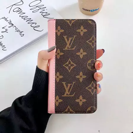 iphone15 手帳型 ケース ルイ ヴィトン風 流行り 芸能人