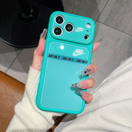 iphone18 ケース シャネル風 おしゃれ 流行り