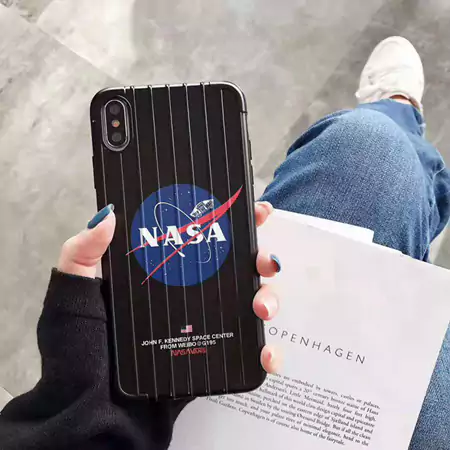 クリスチャンルブタン ブランド スマホケースiPhone17/17pro/17 promax/17 air 