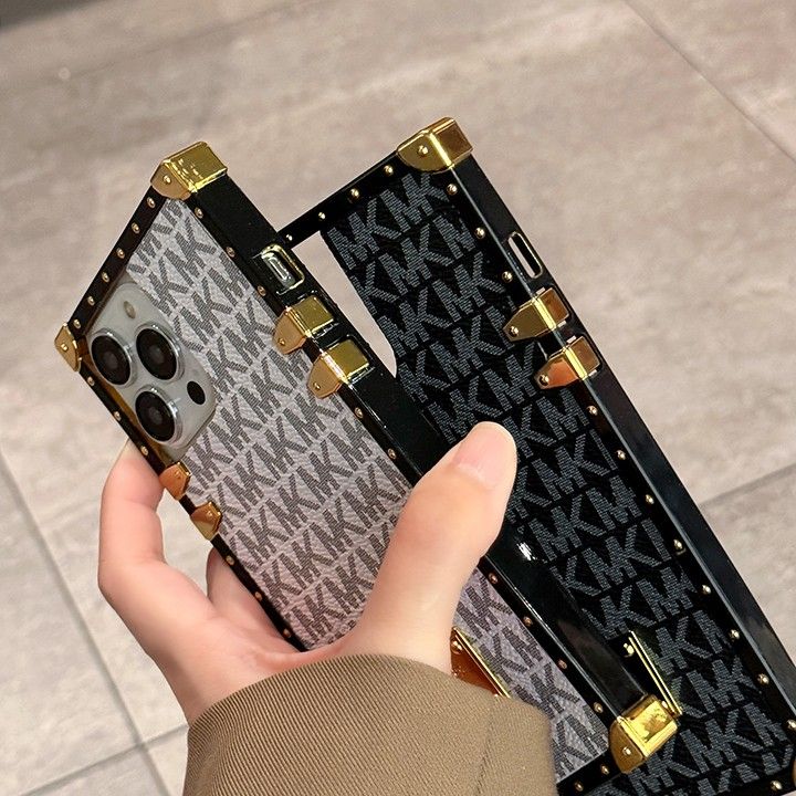 マイケルコースアイフォン16promaxカバー