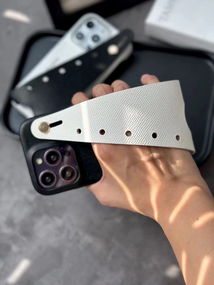 メゾン マルジェラiPhone13ケース