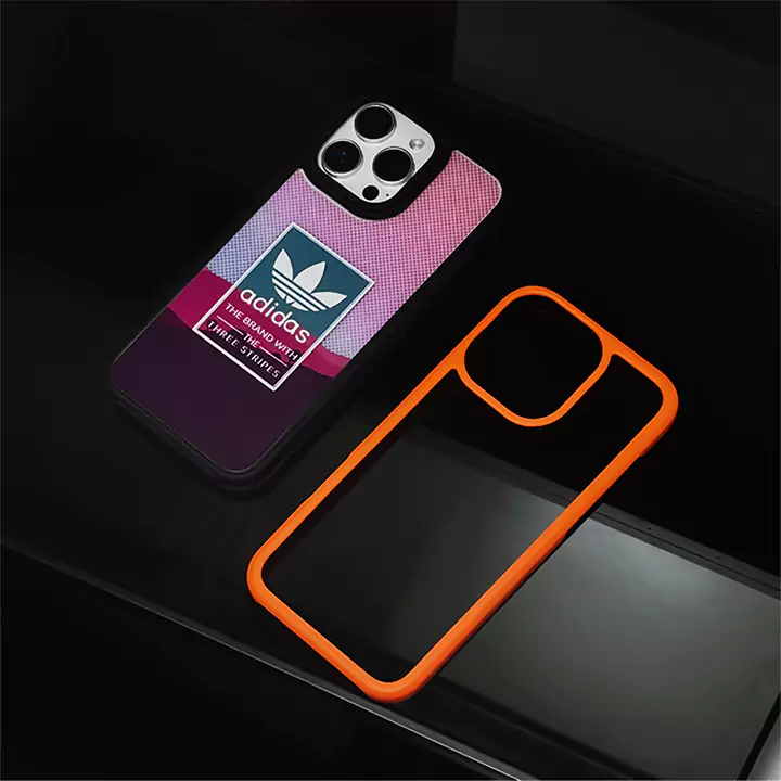 アディダスアイフォン16プロスマホケース