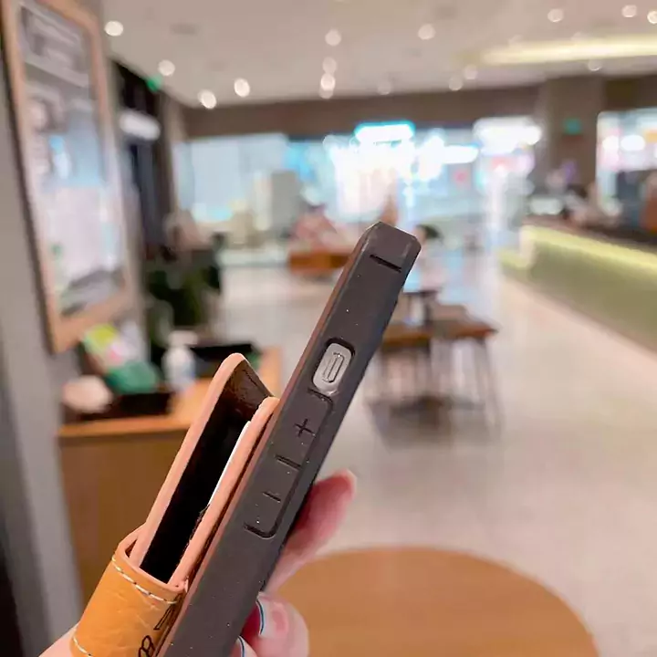 エムシーエムアイフォン16プロスマホケース