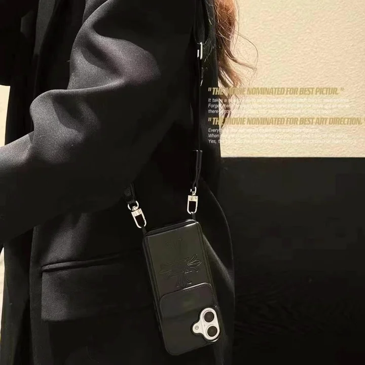 ブランドChrome Hearts iPhone 15/14 ケース
