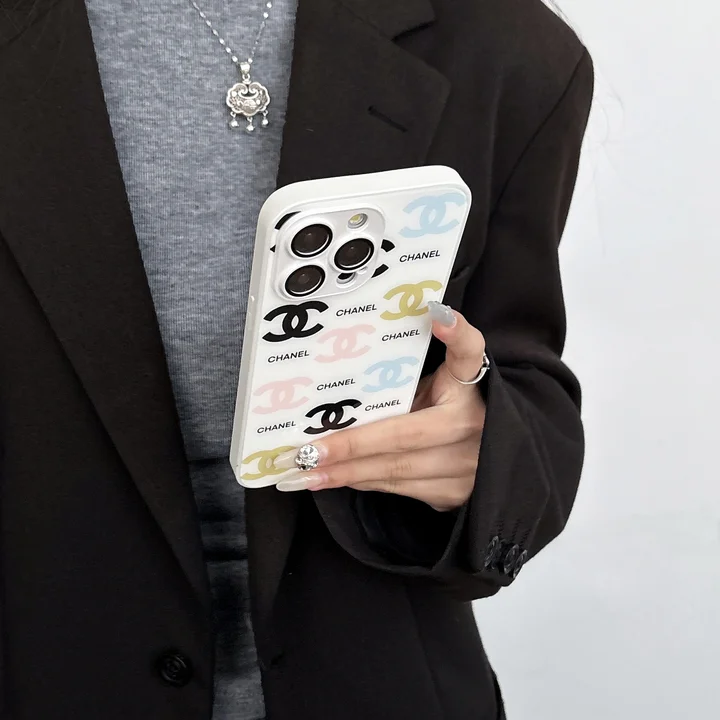 シャネル iPhone 16 Pro ケース（ブラック＆ホワイト）