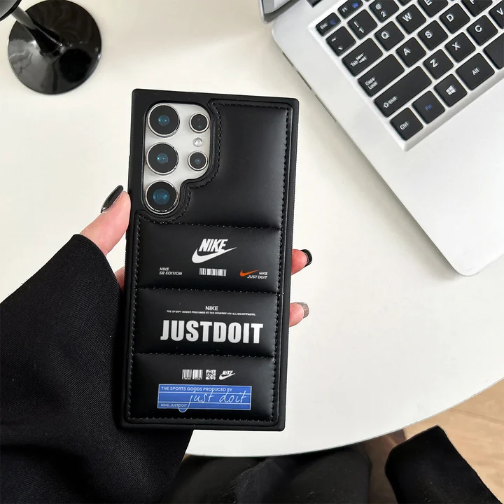 かっこいいナイキ風 iphone17 pro max ケース ブランドNIKEスマホケース 芸能人四角保護