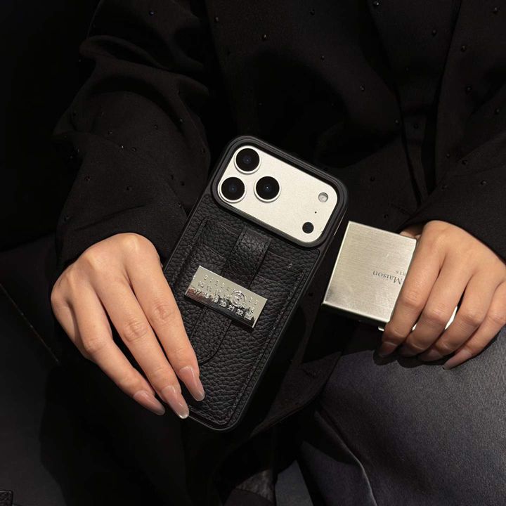 面白いメゾンマルジェラ風 iphone 16pro ケース ブランドMason Magillarスマホケース 大人実用的