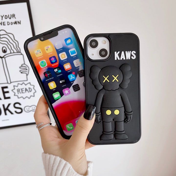 かっこいいカウズ風 iphone17 pro max ケース ブランドKAWS スマホケース レディース軽量