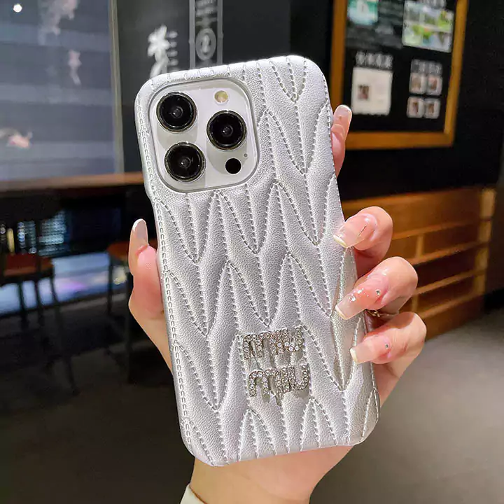 ミュウミュウ風おすすめ芸能人高品質iphone15ケースブランドmiumiuスマホケース
