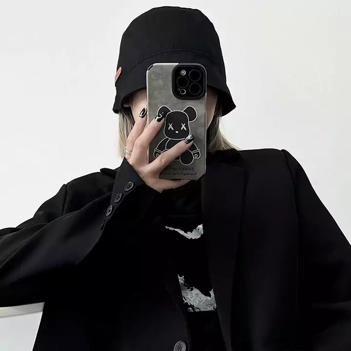 ベアブリック風かっこいいメンズ薄型iphone17ケースブランドbearbrickスマホケース