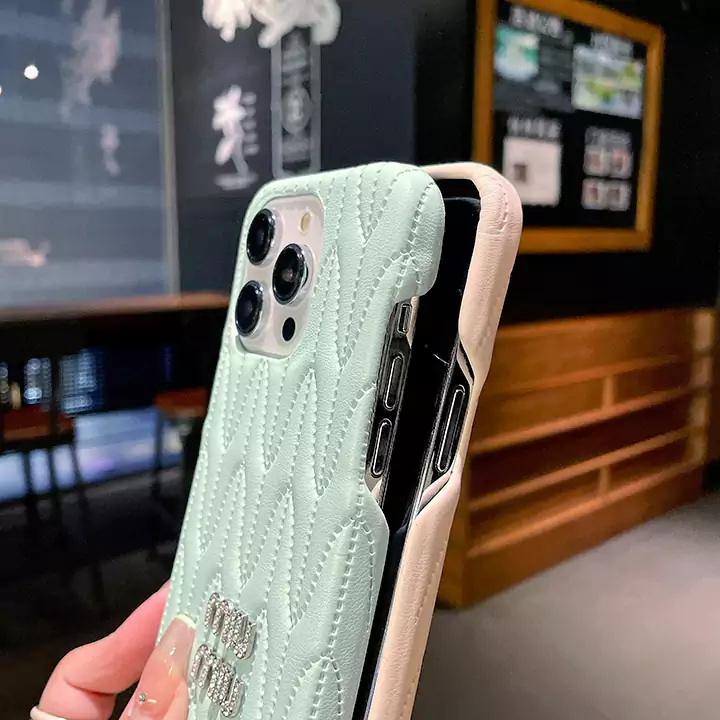 ミュウミュウ風おすすめ芸能人高品質iphone15ケースブランドmiumiuスマホケース