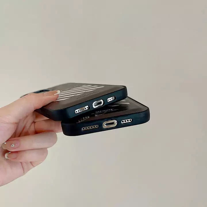 iphone11 保護ケース オフホワイト ブランド おしゃれ 芸能人 頑丈