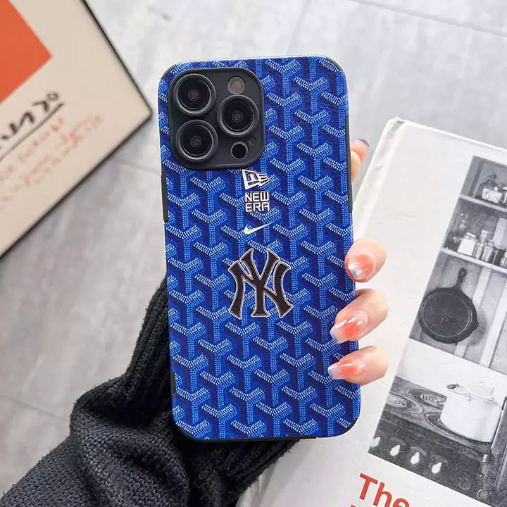 NY風かっこいいメンズ薄型iphone18proケースブランドスマホケース