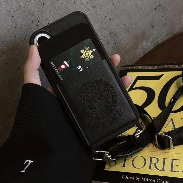 かわいいレディースキラキラヴェルサーチ風iphone17proケースブランドversaceスマホケース