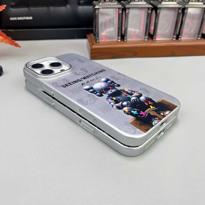 人気メンズ高級感カウズ風iphone16proケースブランドkawsスマホケース