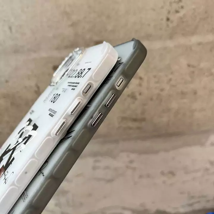 iphone16 plus ケース オフホワイト ハイブランド スマホケース おしゃれ 芸能人 頑丈