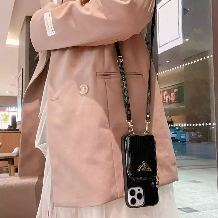 プラダストリート芸能人傷防止iphone18proケースブランド
