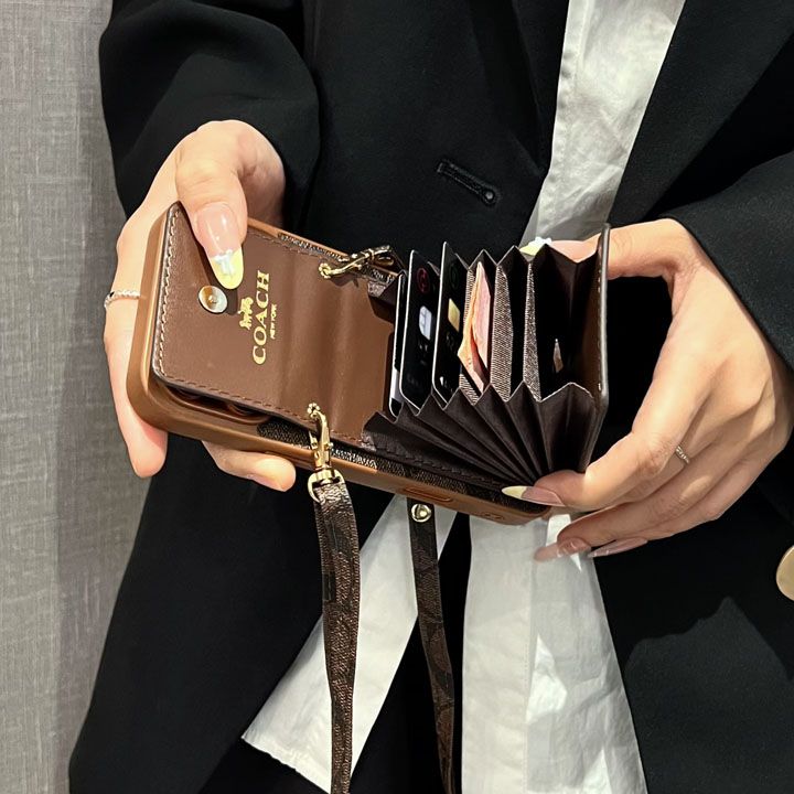 iphone16 pro ケース Coach風 ストリート アウトドア