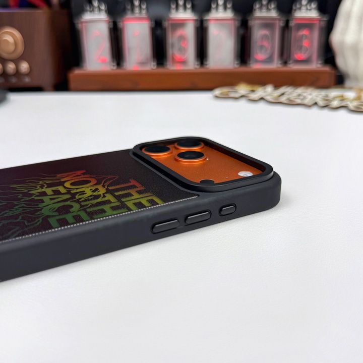 iphone16e ケース The North Face風 流行り かっこいい