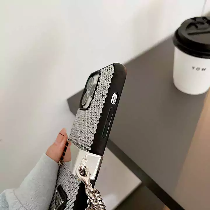 プラダおしゃれ芸能人衝撃吸収iphone15ケースブランド