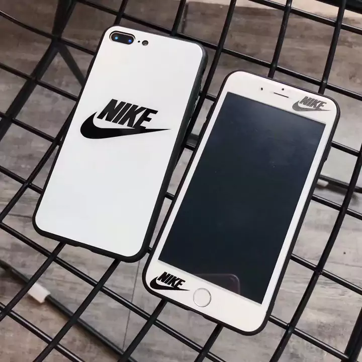 ナイキ人気芸能人キラキラiphone16proケースブランド