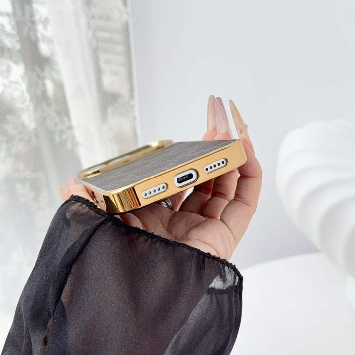 iphone16 pro ケース セリーヌ風 人気 おしゃれ