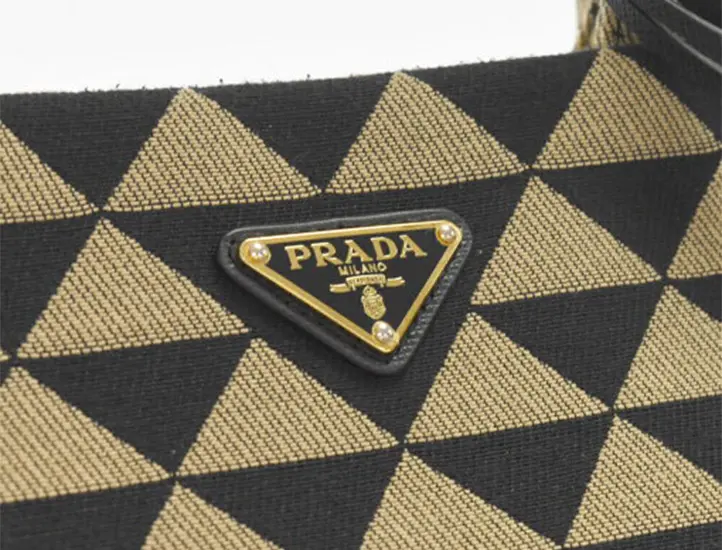 prada-fake-logoplate.jpg.webp