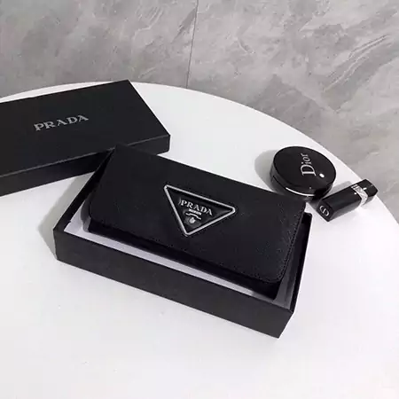 424557-prada-wallet.webp