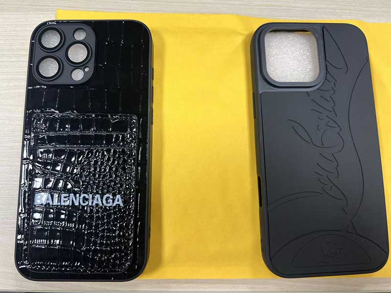 iPhone16 Pro Max ケース バレンシアガ、クリスチャンルブタン