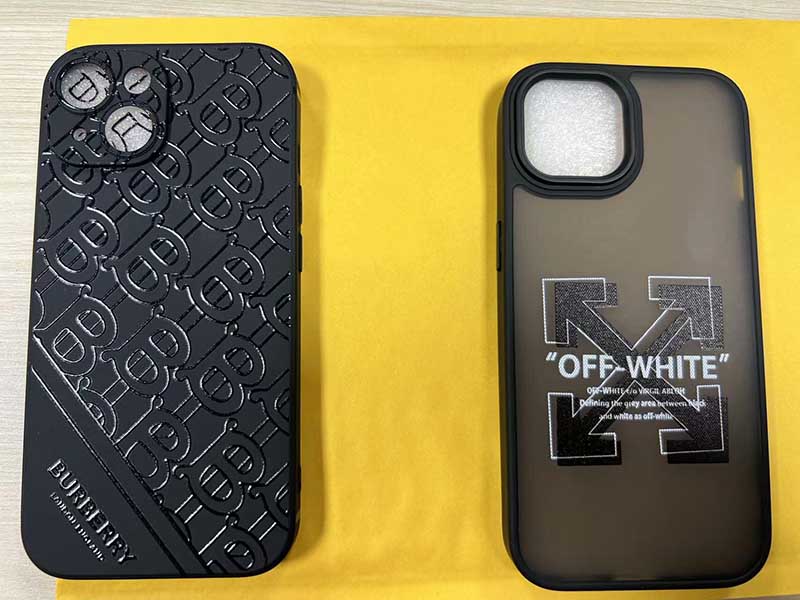 iPhone15 Pro ケース オフホワイト、バーバリー スマホケース