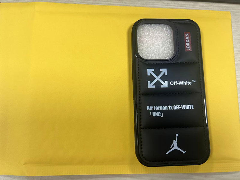 iPhone16 Pro ケース 黑 オフホワイト ブランド