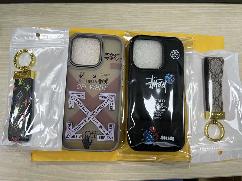 オフホワイト、ステューシー iPhone16ケース、キーホルダー無料