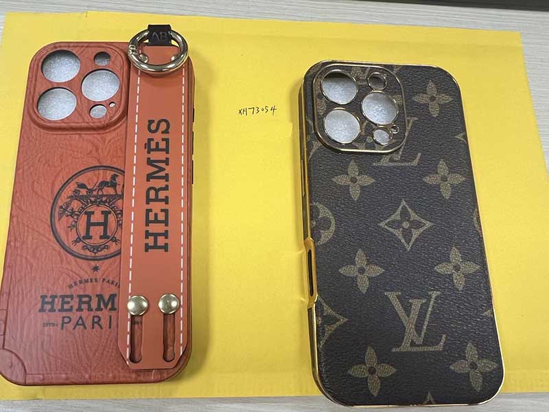 エルメス風 iPhone 16 Pro ケース ストラップ付き