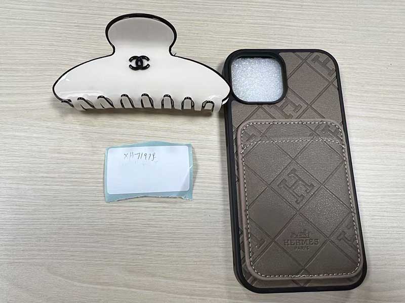 エルメス風 iPhone 15 ケース カード 収納、ヘアクリップ無料