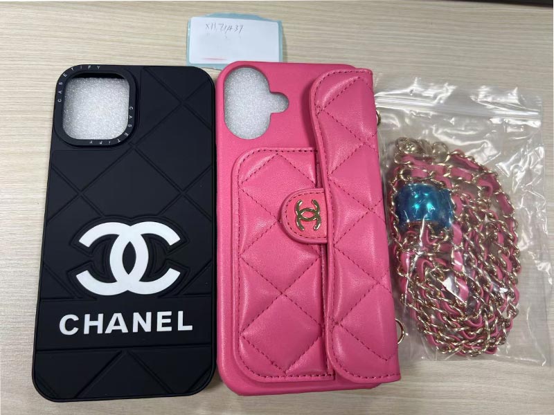 1787188366466253.jpg シャネル風 iPhone16 Plus ショルダーチェーン ケース