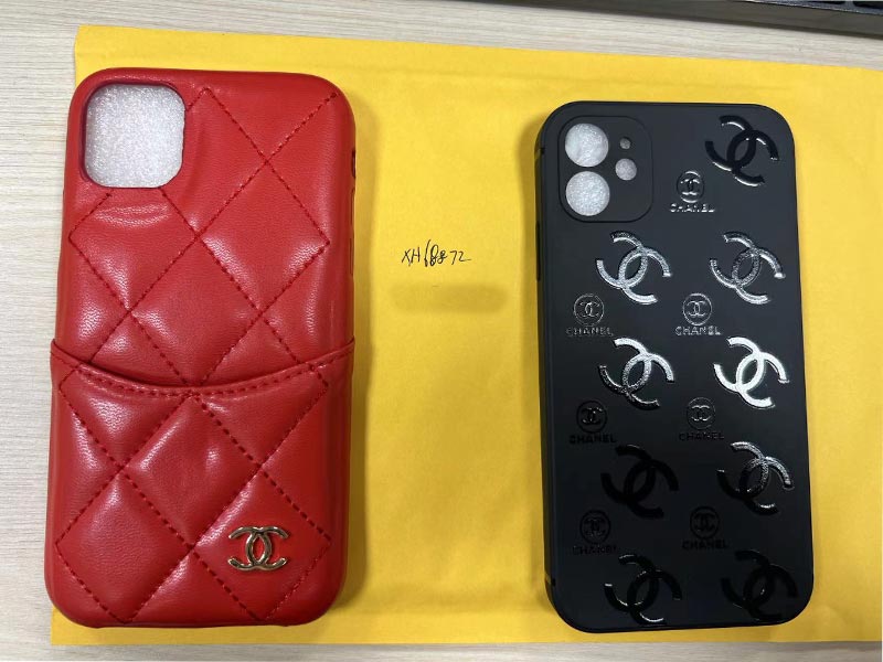 1787190974743830.jpg iPhone11 ケース シャネル風赤菱格 PU レザーカード収納付き、多カラー展開