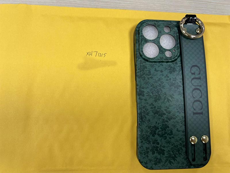 1787264872903221.jpg iPhone16 Pro ケース グッチ風 濃いグリーン花柄レザー調 ストラップ付き