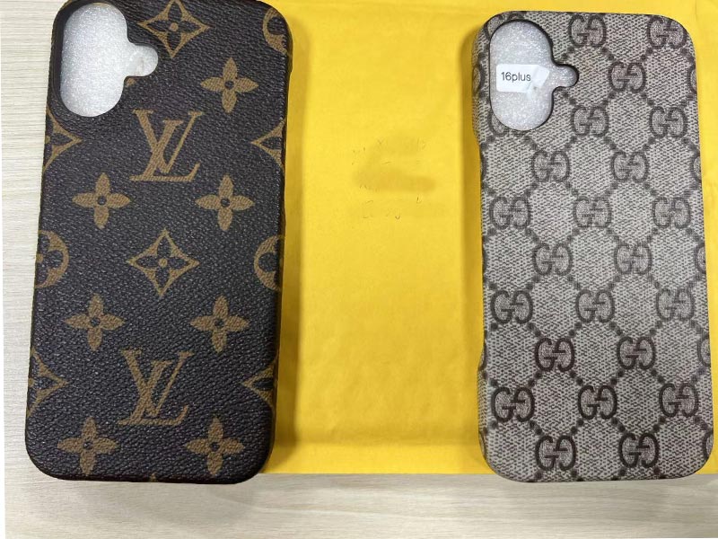 1787265126866008.jpg iPhone 16 Plus 携帯 ケース グッチ風 ベージュ系レザー調 総柄デザイン 黄ばみ防止