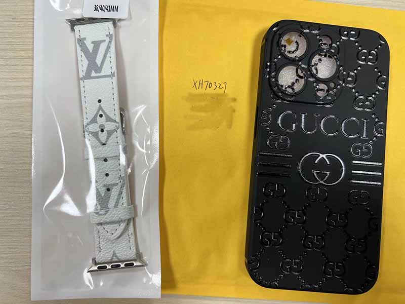 1787272320444544.jpg iPhone 15 ケース グッチ風 ブラック、LV 風 Apple Watch ベルト無料